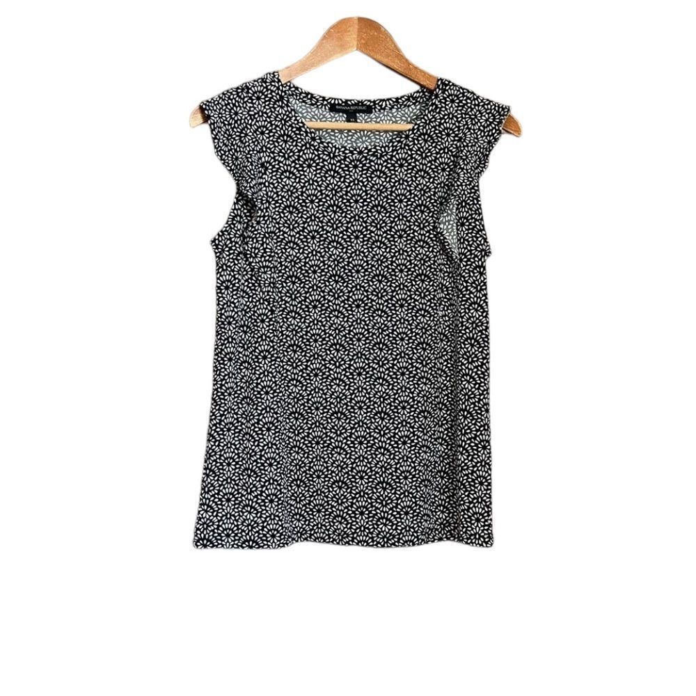 Banana republic black & white patterned tee